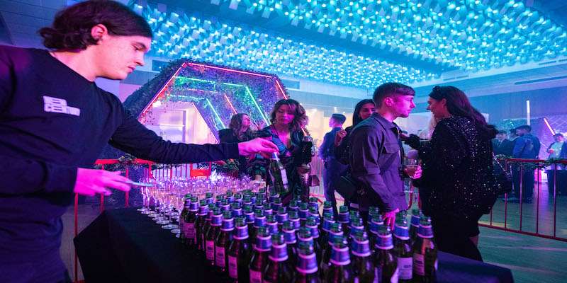 guests and drinks at live corporate event